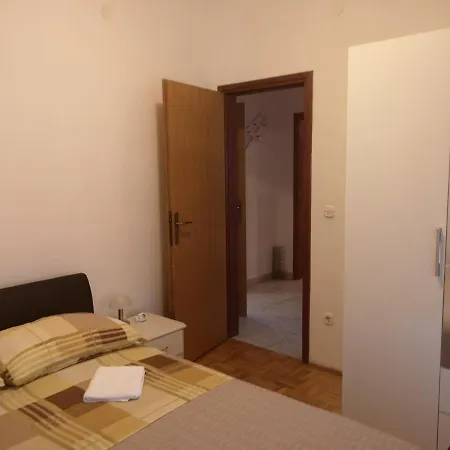 아파트 Apartman Lory