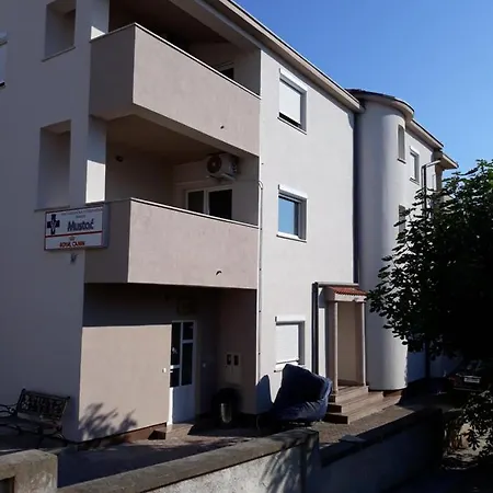 Apartman Lory 자다르
