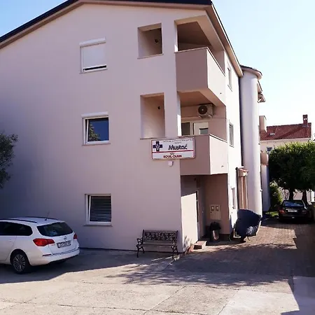 아파트 Apartman Lory