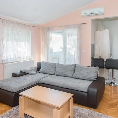 Apartman Lory 아파트 *